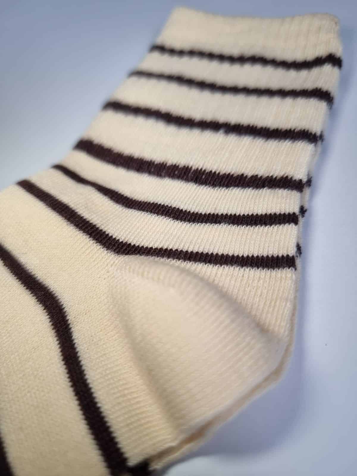 גרבי פסים בננה וחום